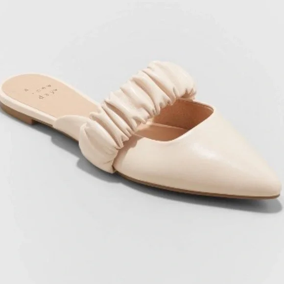 A new shop day shoes mules